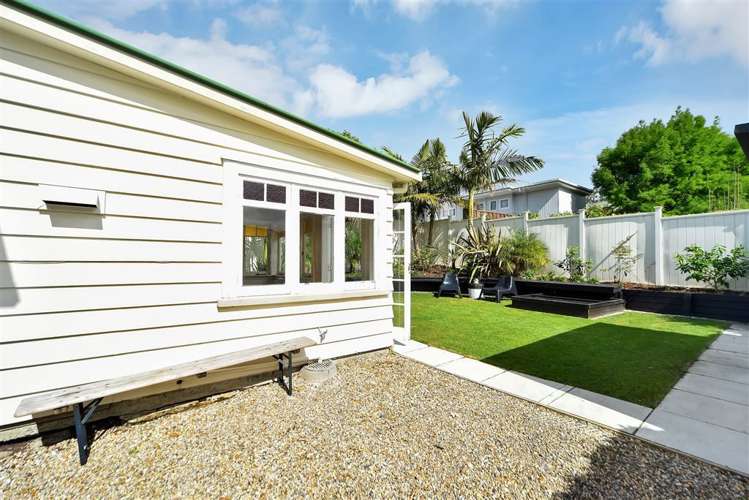 15 Owens Road Devonport_10