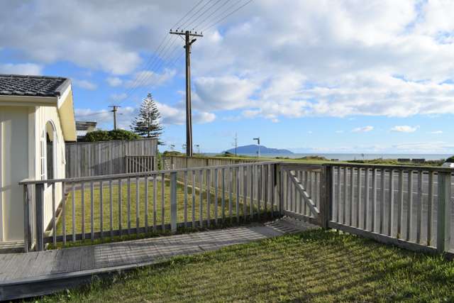 68 Marine Parade Otaki Beach_1