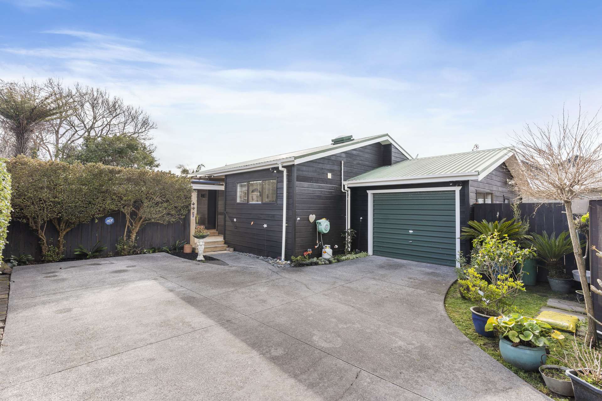 2/8 Enderby Drive Te Atatu Peninsula_0