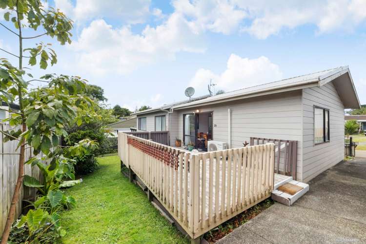 28 Selak Place Glen Eden_13