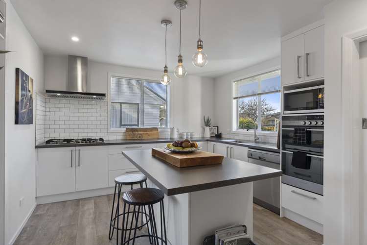 21 Avro Crescent Hornby_4