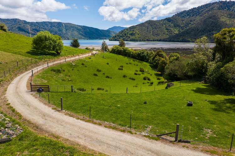 1058 Queen Charlotte Drive Anakiwa and Surrounds_18