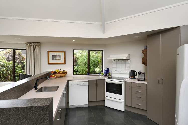 21 Farnham Drive Richmond_8