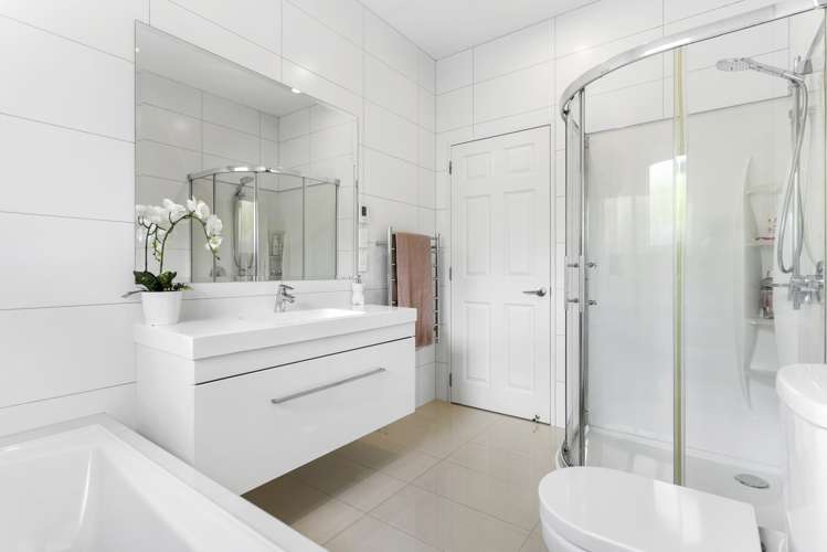 32 Colonial Drive Silverdale_21