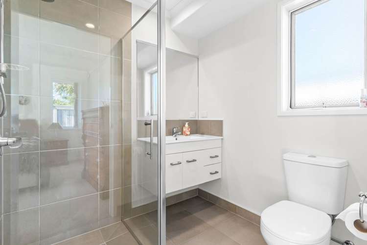 22 Kowi Lakes Drive One Tree Point_12