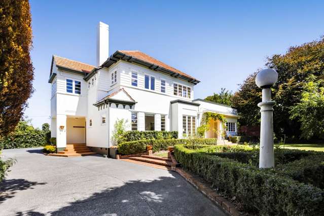 Grand residence on stunning private grounds