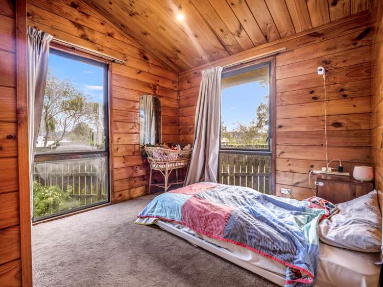 27 Ray Small Drive Papakura_11