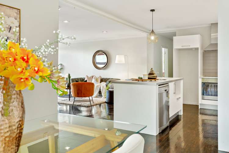 1 Huia Road Titirangi_6