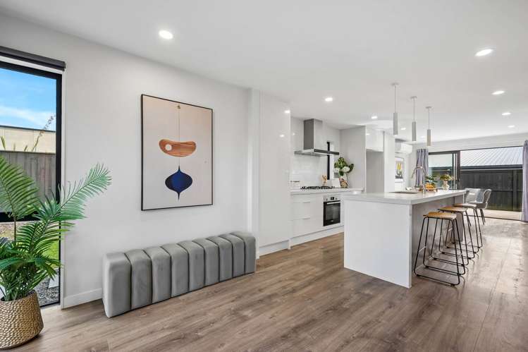 6 McArthur Close_4