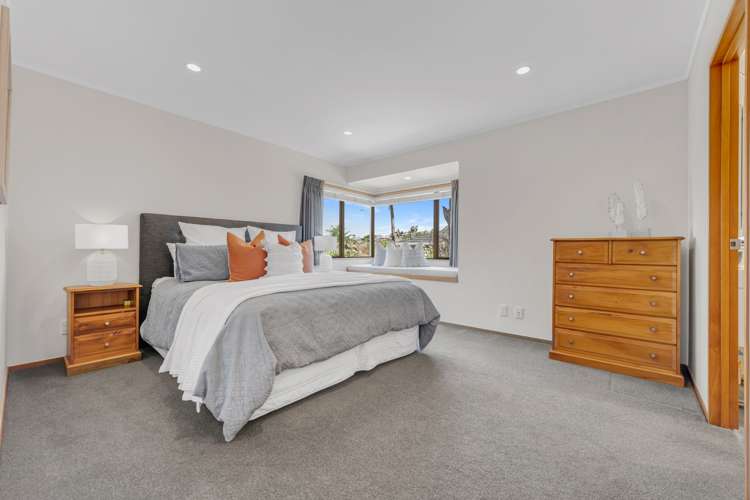 54 Channing Crescent Botany Downs_13