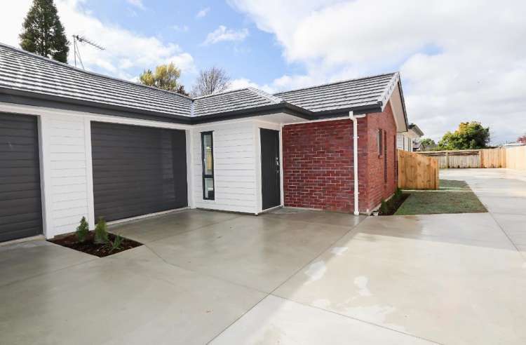 2/10 Morrison Crescent_0
