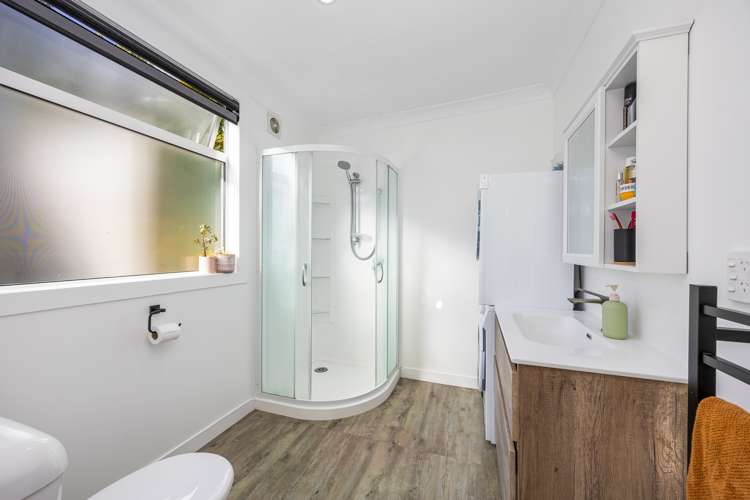 9 Roberts Road Matakatia_14