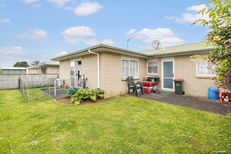 8/8 Village Place Tuakau_10