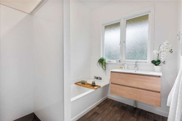 21 Kereru Street Henderson_17