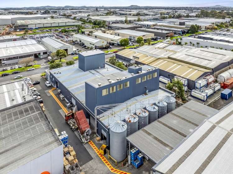 5 Sir William Avenue & 10 Barmac Place East Tamaki_12