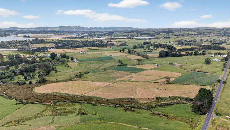 00 Awhitu Road Waiuku_11