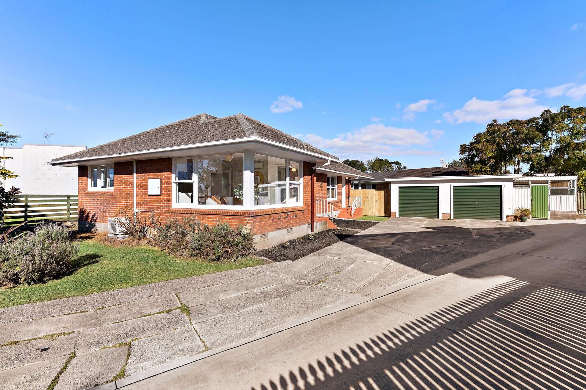 1 and 2/34 Evelyn Place Hillcrest_0