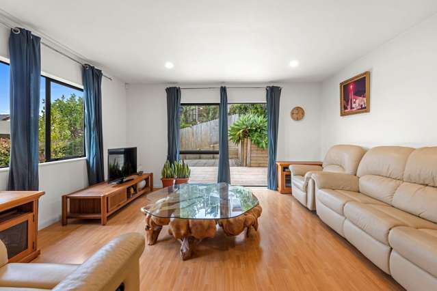 60 Fernhill Way Oteha_1