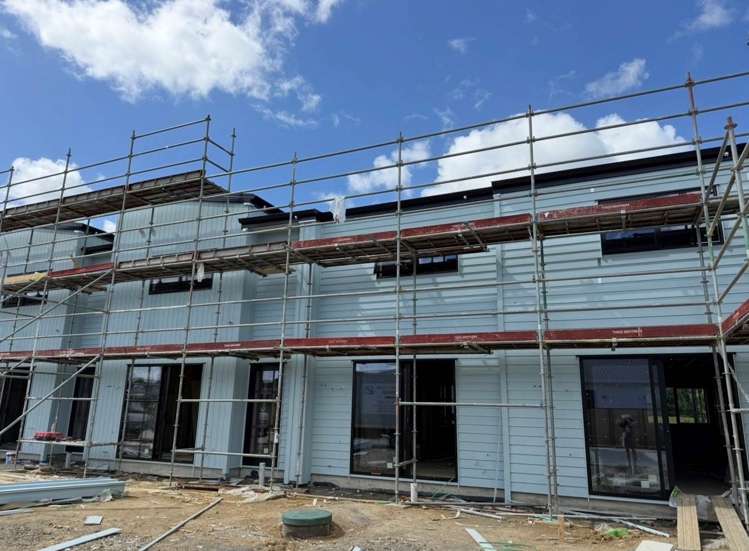 Unit 2, 95 Otuwairoa Esplanade Papakura_6