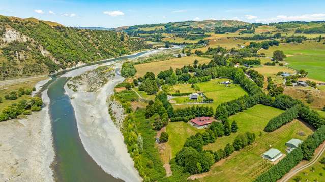 195 Rowes Road Hunterville_1