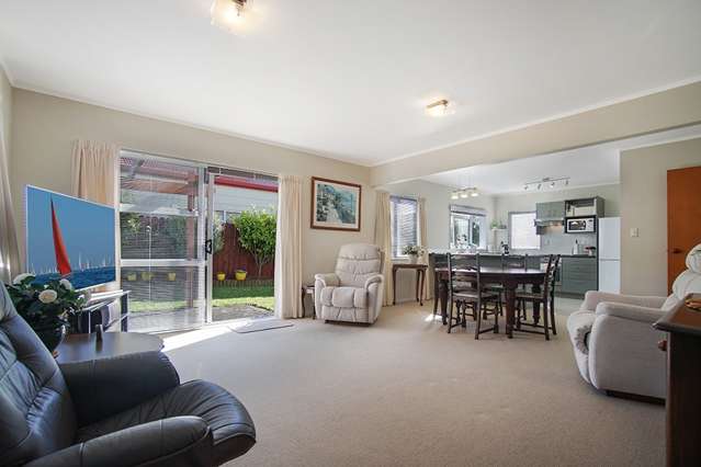 2/10 Counsel Terrace Mount Albert_1