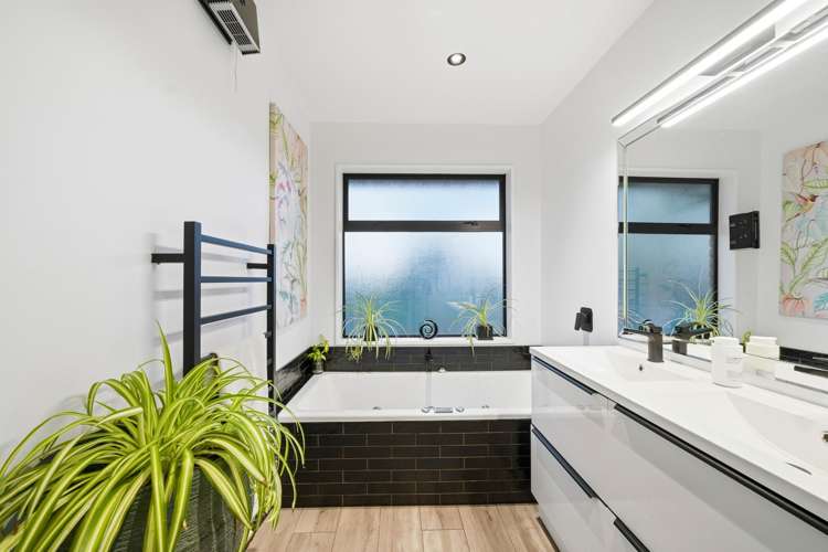 21 Taranaki Drive + 22 Hewitts Road Woodend_16