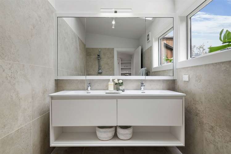 1/3 Beach Road Castor Bay_17