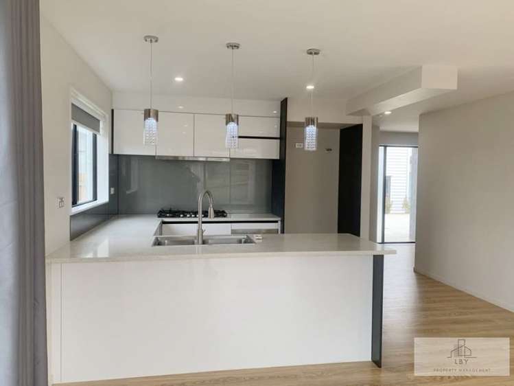 8/98 Cardiff Road Pakuranga_1