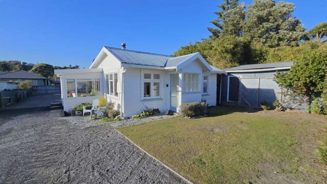Charming Hokitika cottage