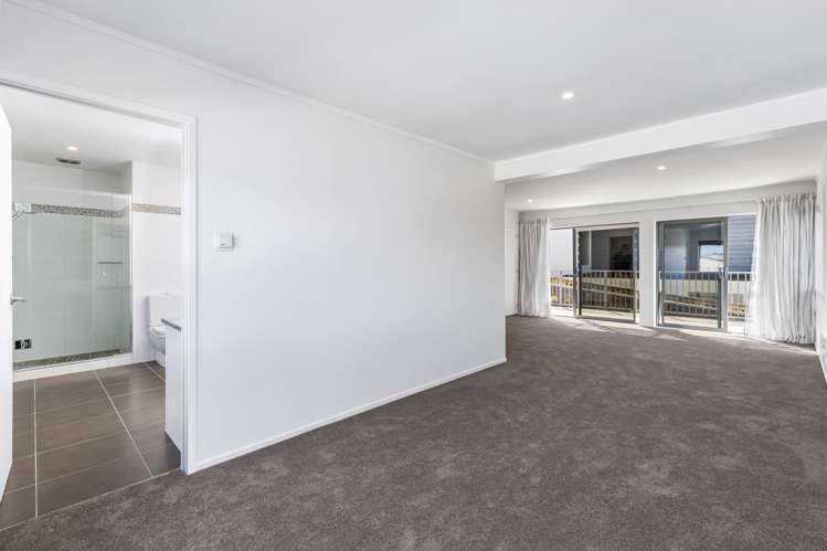 1/19 Seaview Road Castor Bay_9
