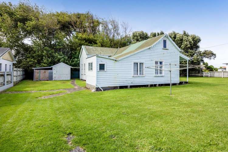 202 Egmont Street Patea_13