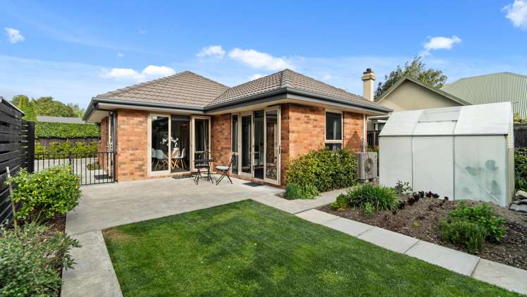 14 Hussey Road Harewood_18