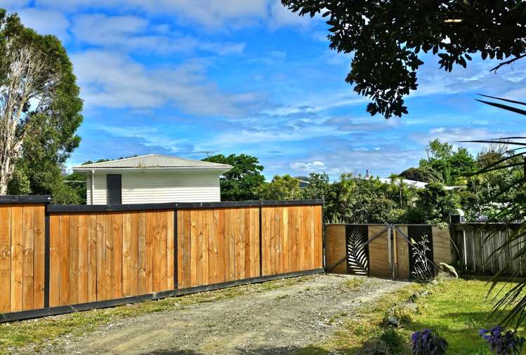 10 Waianga Place Omapere_13