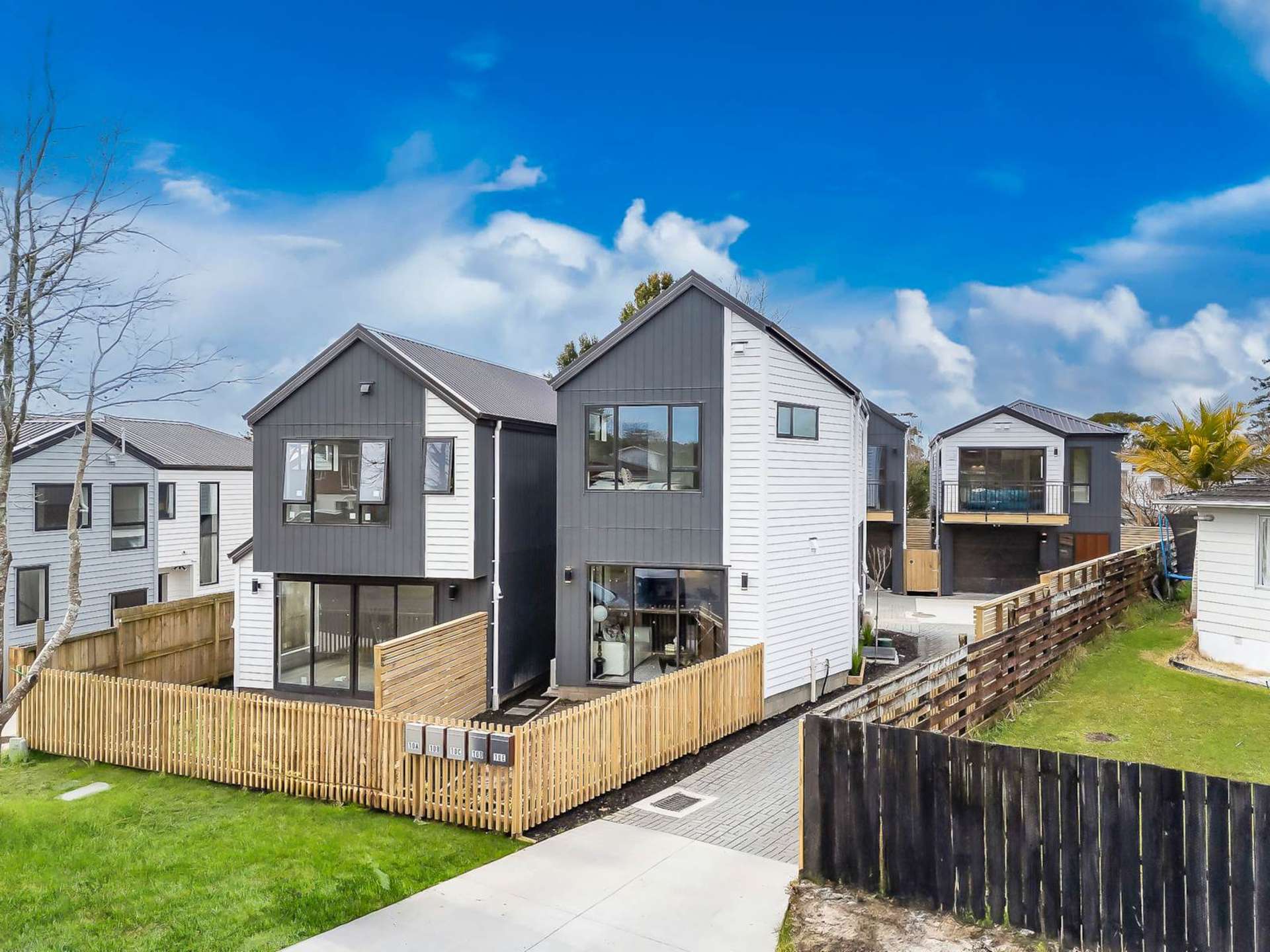 2/10 Starling Place Ranui_0