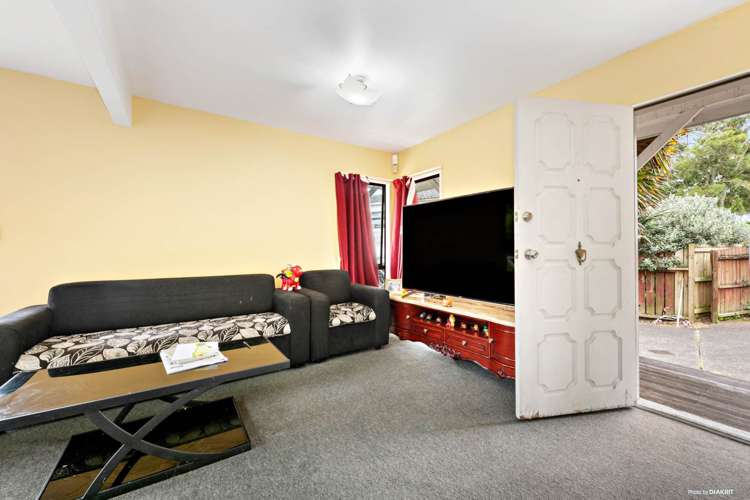 32b Sikkim Crescent Clover Park_8