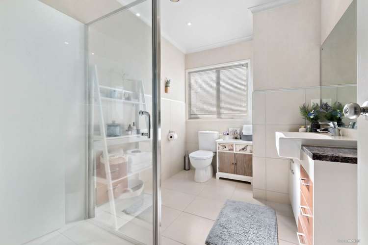 27 Savona Drive Flat Bush_10