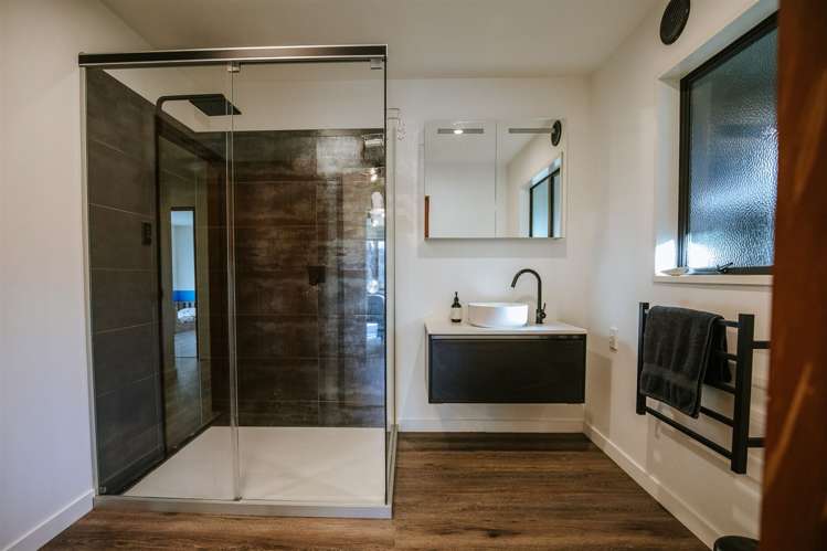 70 Lagoon Avenue Albert Town_16