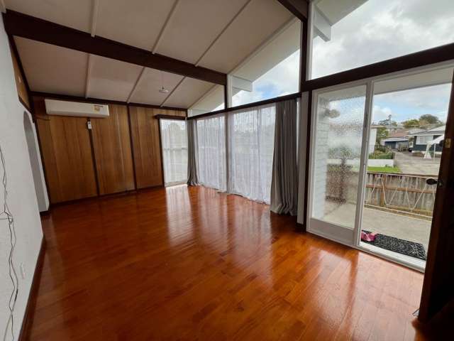 38 Thornlow Street Glendene_1