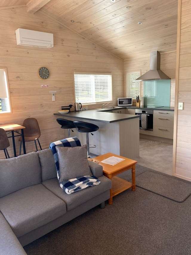 Charming 2 Bed Cottage in Pyes Pa