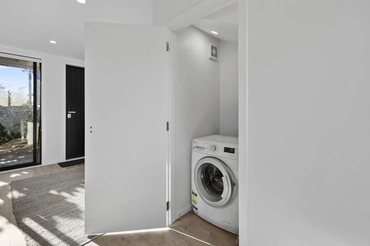 2/8 Brady Road_5