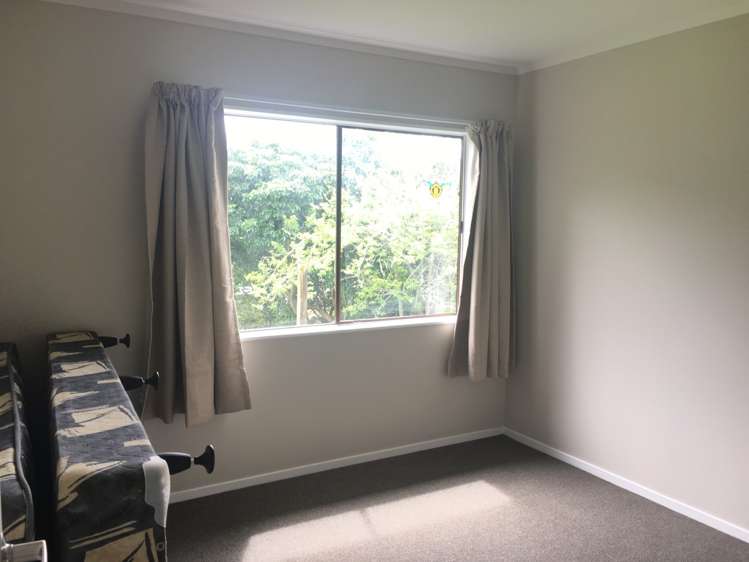 7 Sispara Place Beach Haven_11