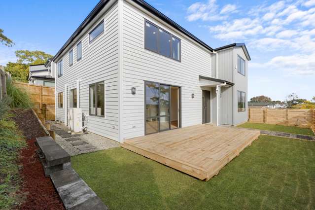 Modern 5-Bedroom Luxury with Scenic Views – Li...