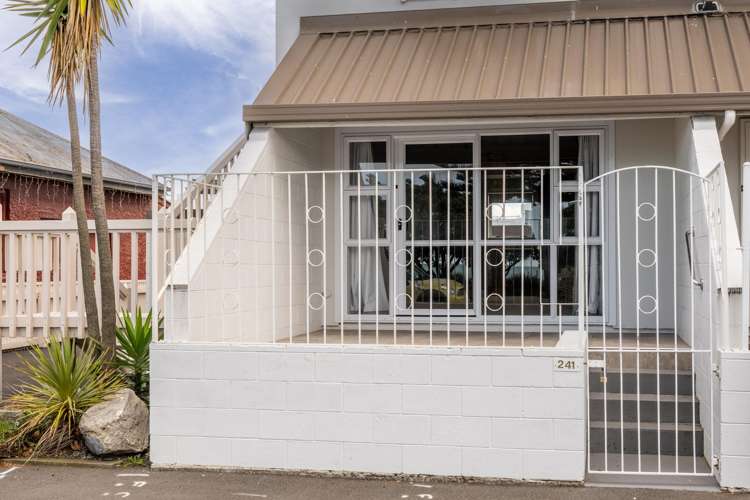 241 Marine Parade Napier South_17