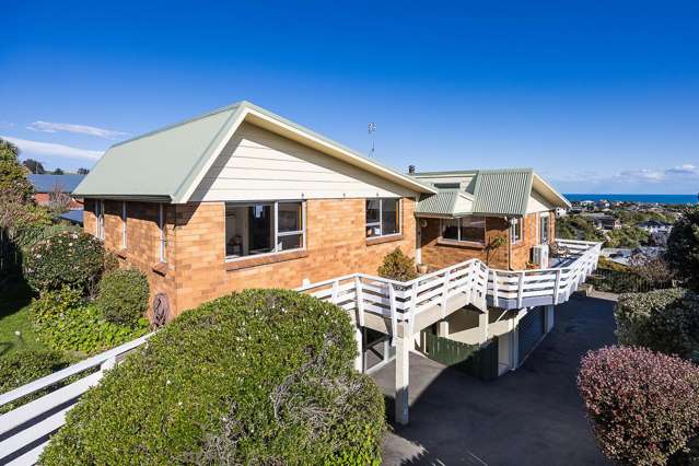 Spacious Family Home with Stunning Views