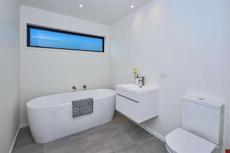 29 Tapuwae Way Mangere Bridge_12