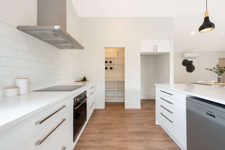 7 Kahuparere Crescent Pyes Pa_8