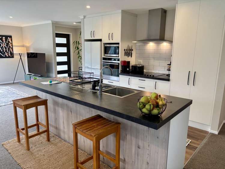 41 Wallis Drive 10126_2