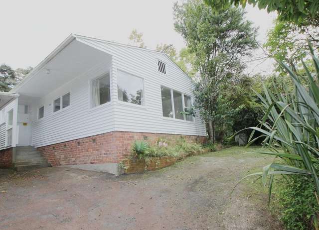 208 Godley Road Titirangi_1