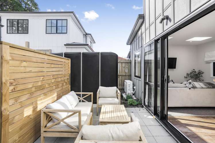 3/62 Queens Grove Hutt Central_16