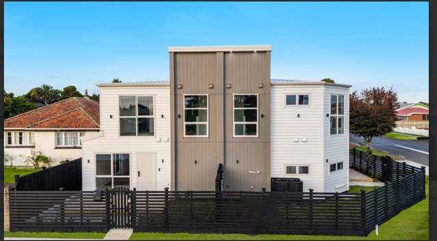 Stylish Brand-New Corner Home in Papatoetoe